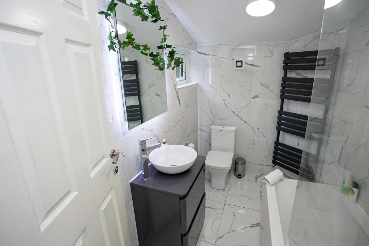 The Safari House - Your Ultimate Relaxation Destination Manchester Exteriör bild